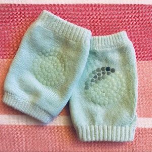 🌸3 for $33! NWOT Baby knee-pads